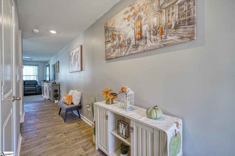 Property image 2 of 1210 N Norwhich Lane in Clevedale Farms, Spartanburg, SC 29301