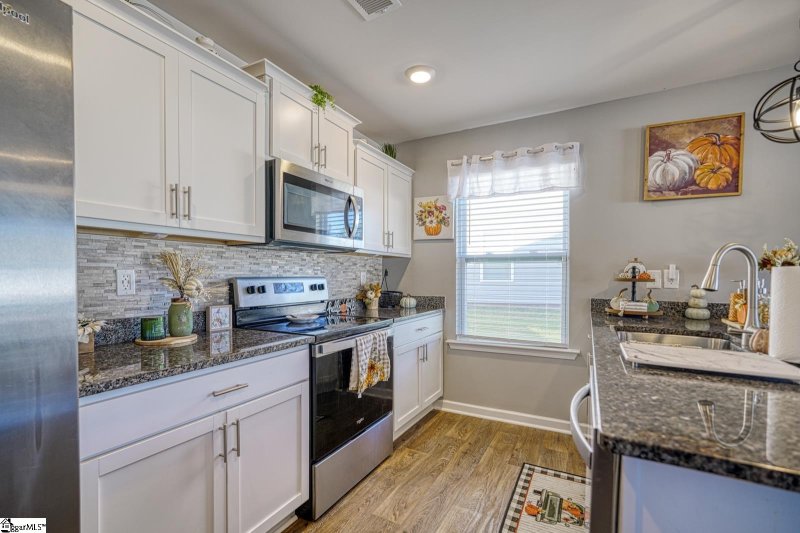 Property image 4 of 1210 N Norwhich Lane in Clevedale Farms, Spartanburg, SC 29301