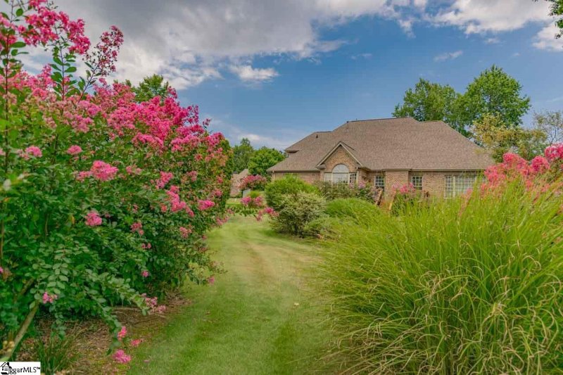 Property image 5 of 11 Sanibel Oaks Drive in Sanibel Oaks, Simpsonville, SC 29680