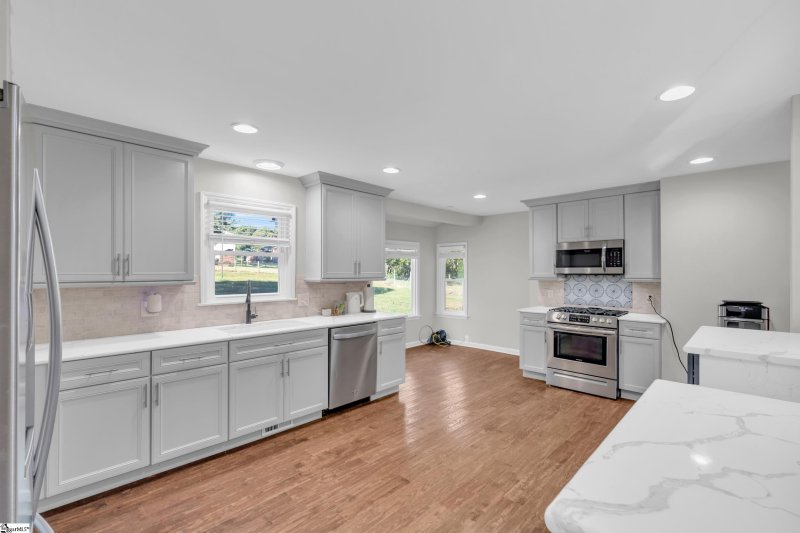 Property image 2 of 225 Stonegate Court in Timbrooke, Easley, SC 29642