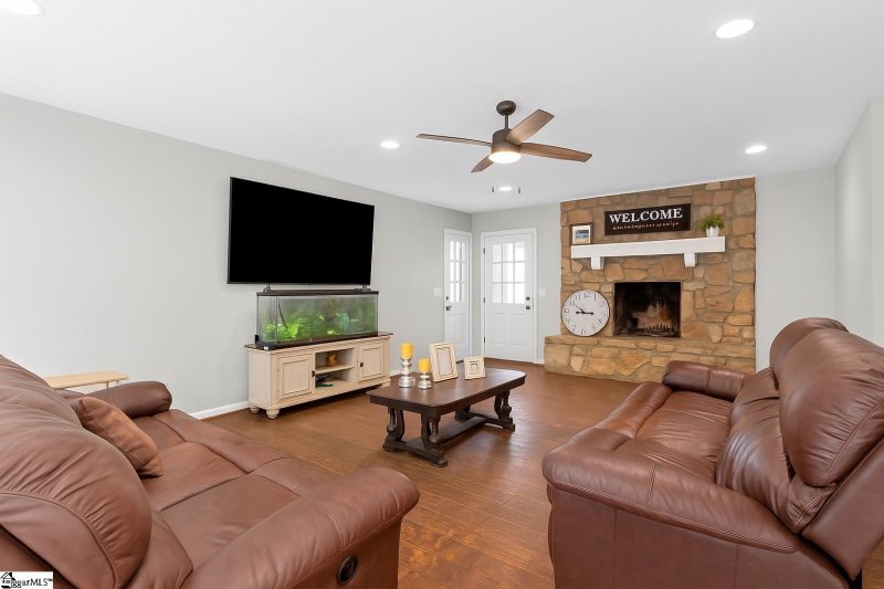 Property image 4 of 225 Stonegate Court in Timbrooke, Easley, SC 29642