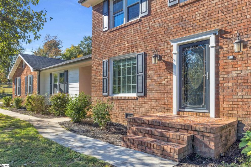 Property image 5 of 225 Stonegate Court in Timbrooke, Easley, SC 29642