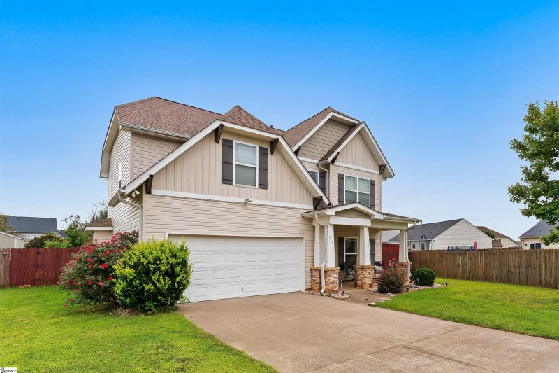 Property image 3 of 695 Flintrock Drive in Hanging Rock, Boiling Springs, SC 29316