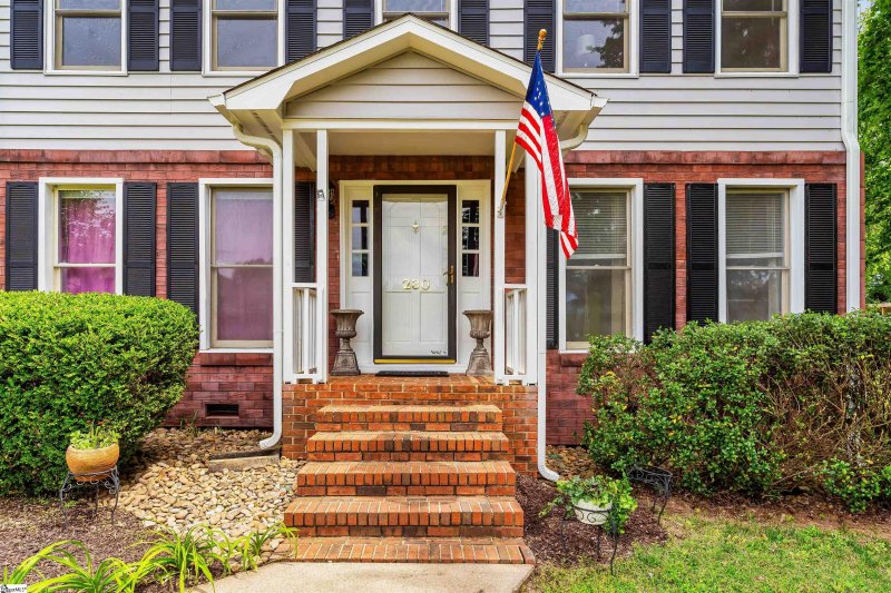 Property image 2 of 230 Donegal Drive in Londonderry, Moore, SC 29369