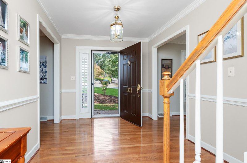 Property image 5 of 101 Silver Creek Court in Sugar Creek, Greer, SC 29650