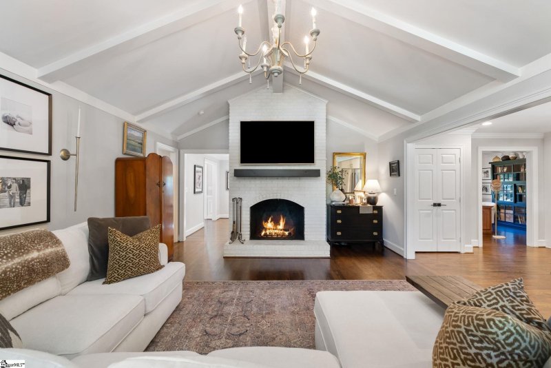 Property image 5 of 313 Hillsborough Drive in Foxcroft, Greenville, SC 29615