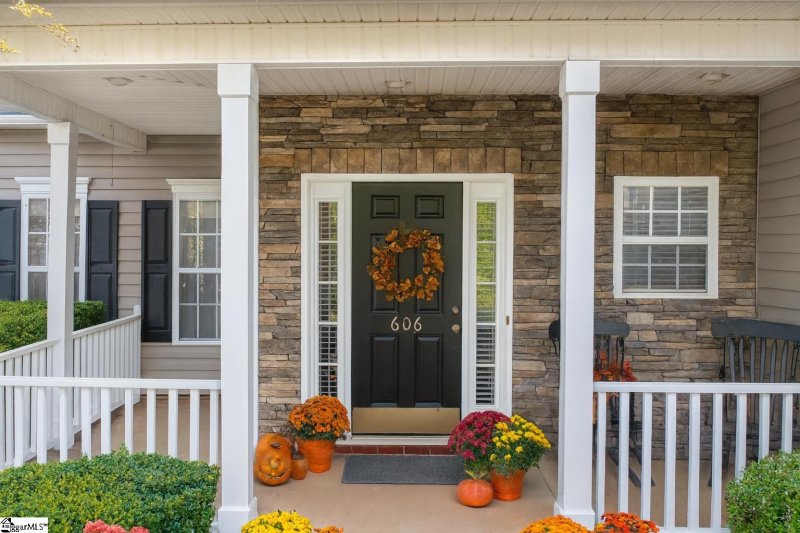 Property image 2 of 606 Greening Drive in Gilder Creek Farm, Simpsonville, SC 29681