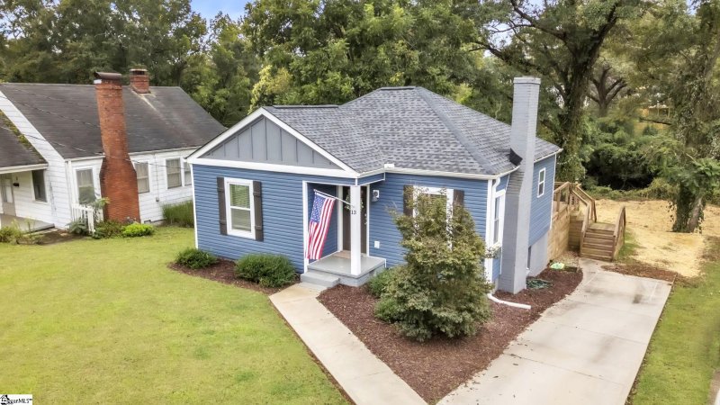 Property image 2 of 13 Brookway Drive in Grove Park, Greenville, SC 29605