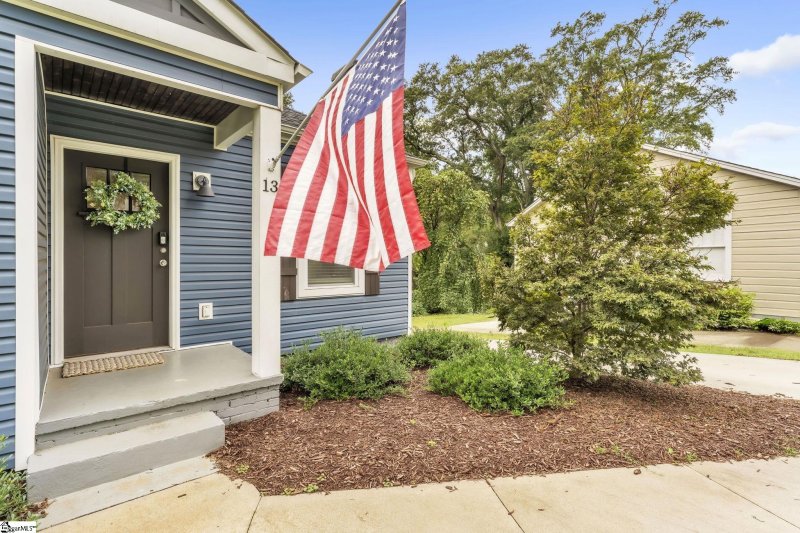 Property image 3 of 13 Brookway Drive in Grove Park, Greenville, SC 29605
