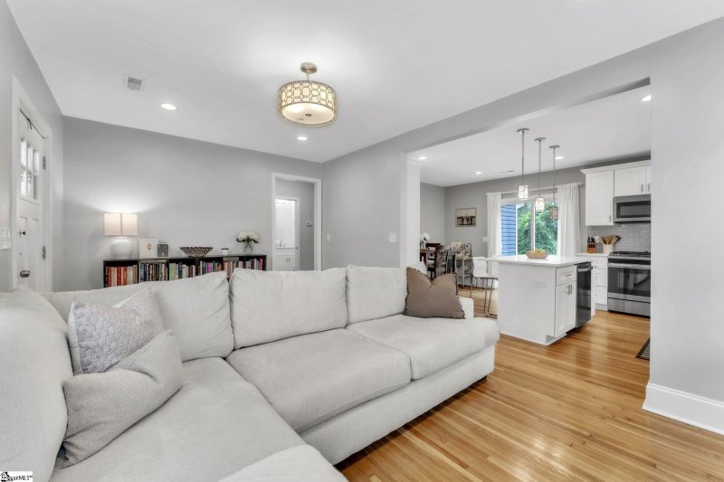 Property image 4 of 13 Brookway Drive in Grove Park, Greenville, SC 29605