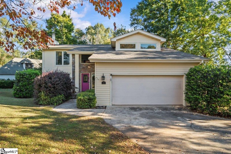 Property image 2 of 101 Pebble Stone Lane in Pebble Creek, Taylors, SC 29687