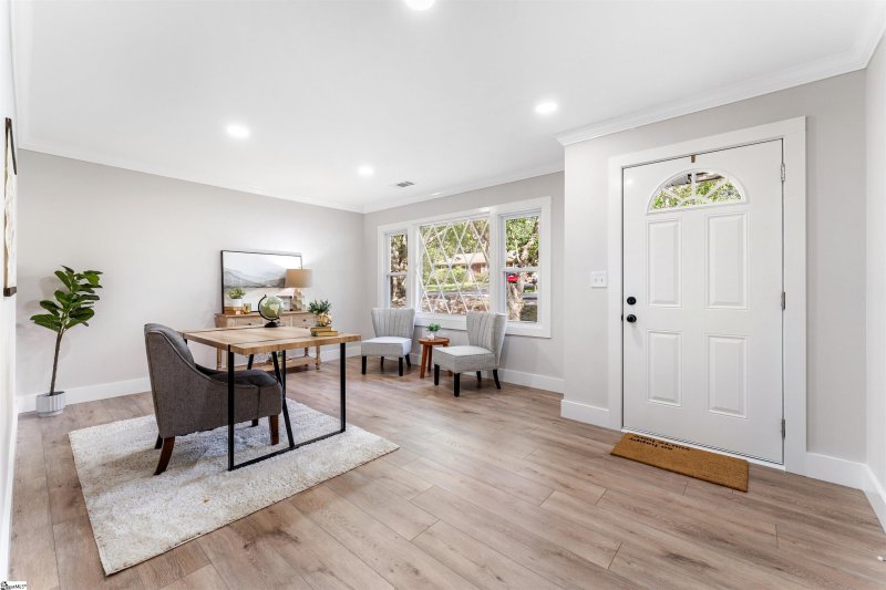 Property image 3 of 1 Longmeadow Road in Brook Glenn Gardens, Taylors, SC 29687