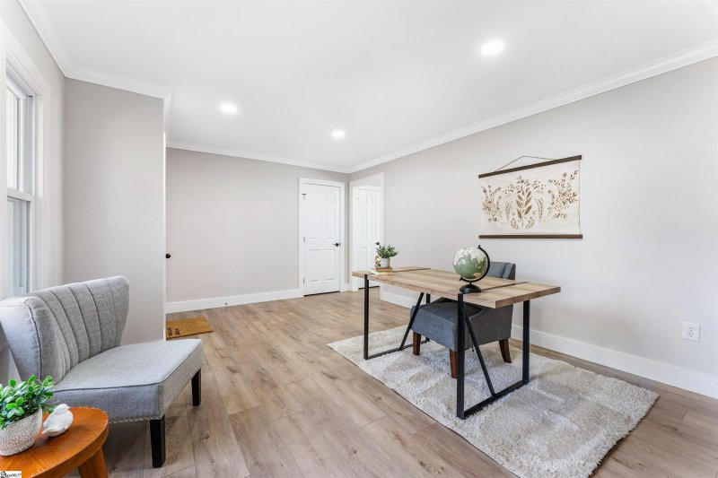 Property image 4 of 1 Longmeadow Road in Brook Glenn Gardens, Taylors, SC 29687