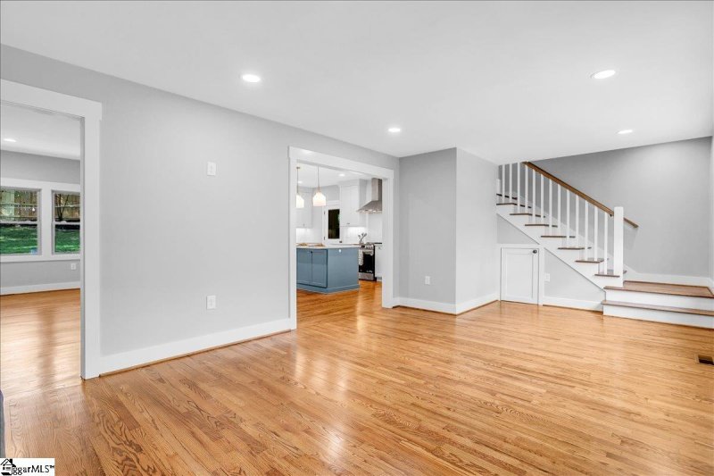 Property image 4 at 110 Oakview Drive, Greenville, SC 29605