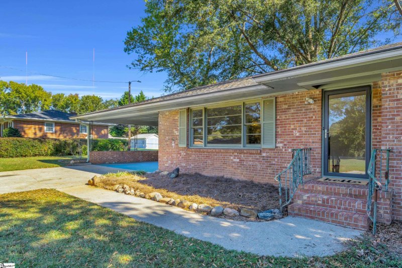 Property image 2 of 113 Willenhall Lane in Westcliffe, Greenville, SC 29611