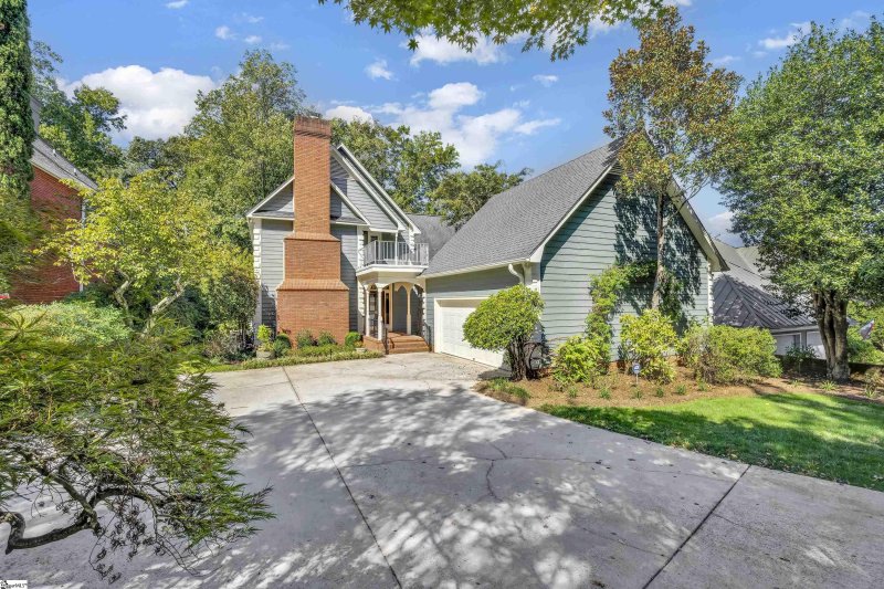 Property image 2 of 122 Hidden Hills Drive in Chanticleer Towns, Greenville, SC 29605