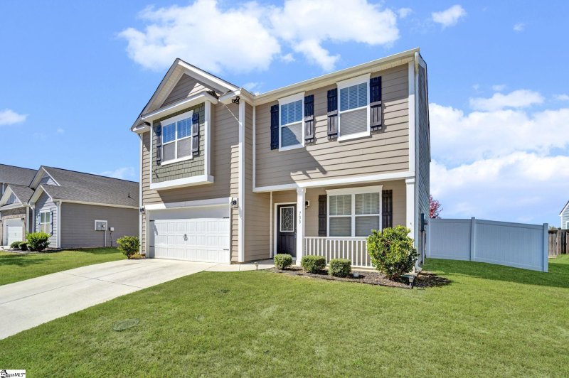 Property image 2 of 733 Liberty Walk Lane in Howards Park, Simpsonville, SC 29681