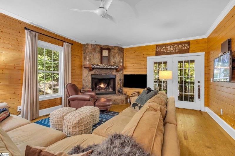 Property image 3 of 512 Cliff Ridge Drive in Cliff Ridge at Caesars Head, Cleveland, SC 29635