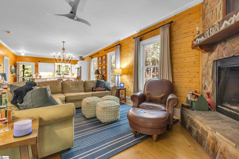 Property image 5 of 512 Cliff Ridge Drive in Cliff Ridge at Caesars Head, Cleveland, SC 29635