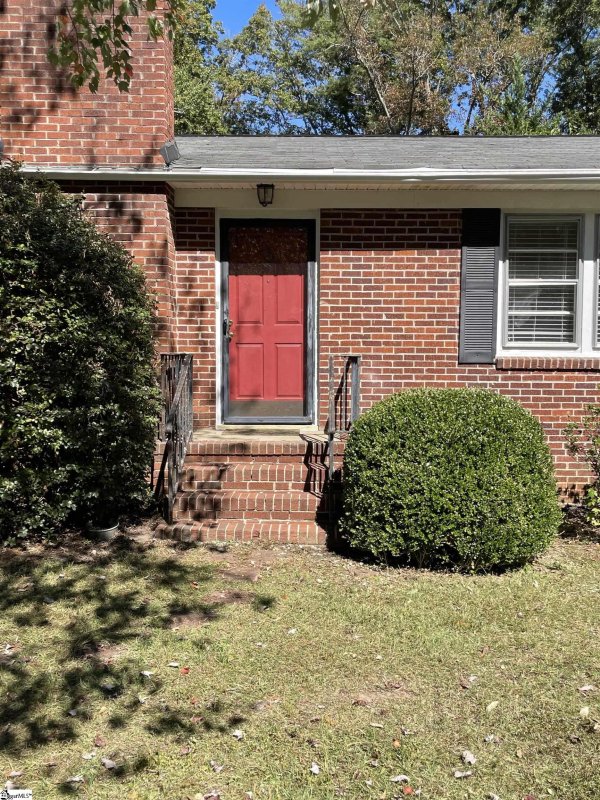 Property image 2 of 9 Forestdale Drive in Forestdale Heights, Taylors, SC 29687