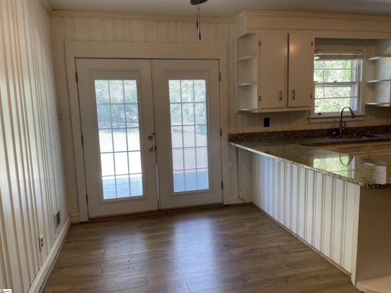 Property image 5 of 9 Forestdale Drive in Forestdale Heights, Taylors, SC 29687