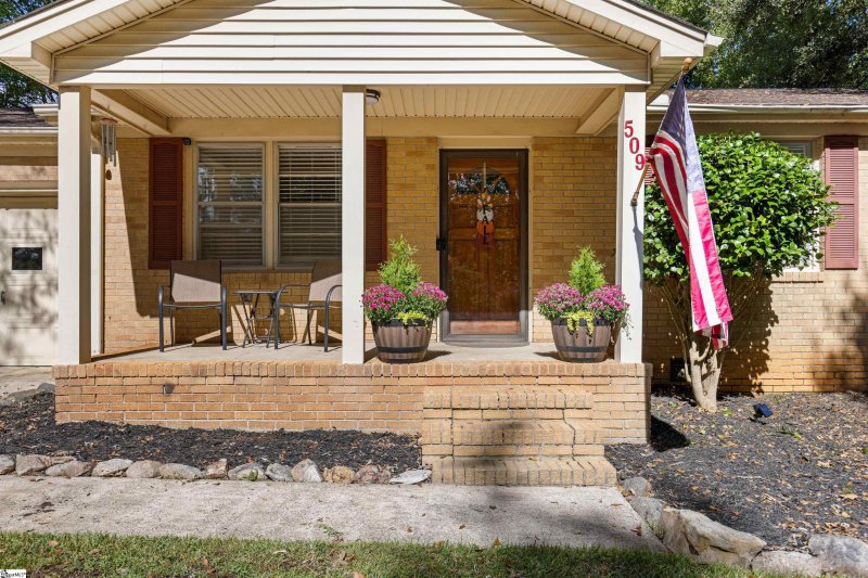 Property image 3 of 509 Mapleton Drive in Pine Forest, Greenville, SC 29607