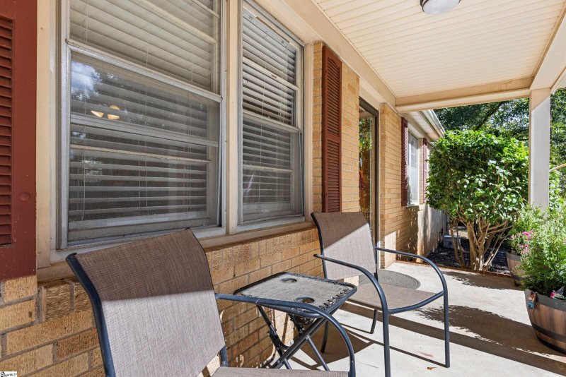 Property image 4 of 509 Mapleton Drive in Pine Forest, Greenville, SC 29607