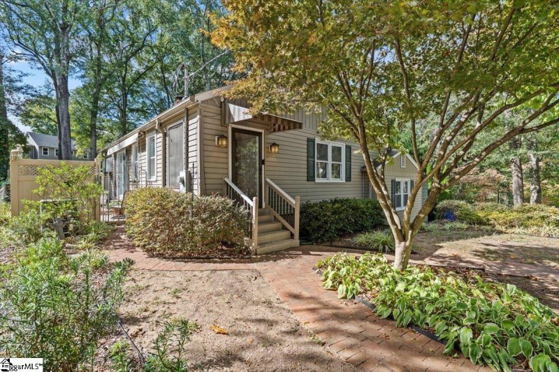 Property image 2 of 43 Kirkwood Lane in Isaqueena Park, Greenville, SC 29607