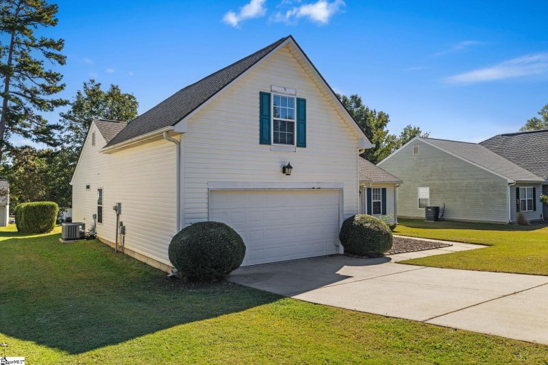 Property image 3 of 681 Thornbird Circle in Eagle Pointe, Boiling Springs, SC 29316