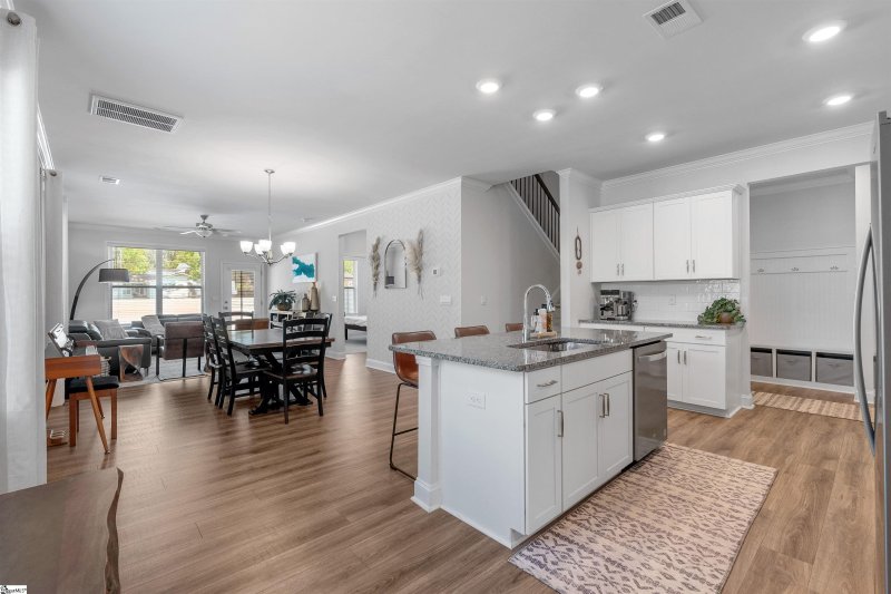 Property image 2 of 218 Reynard Trail in Fern Hollow, Greenville, SC 29609