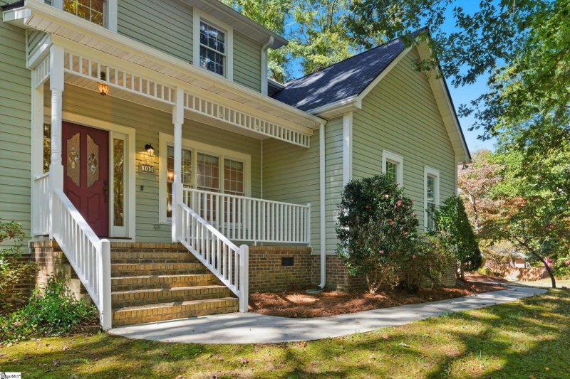 Property image 2 of 100 Bonwood Avenue in Poinsettia, Simpsonville, SC 29681