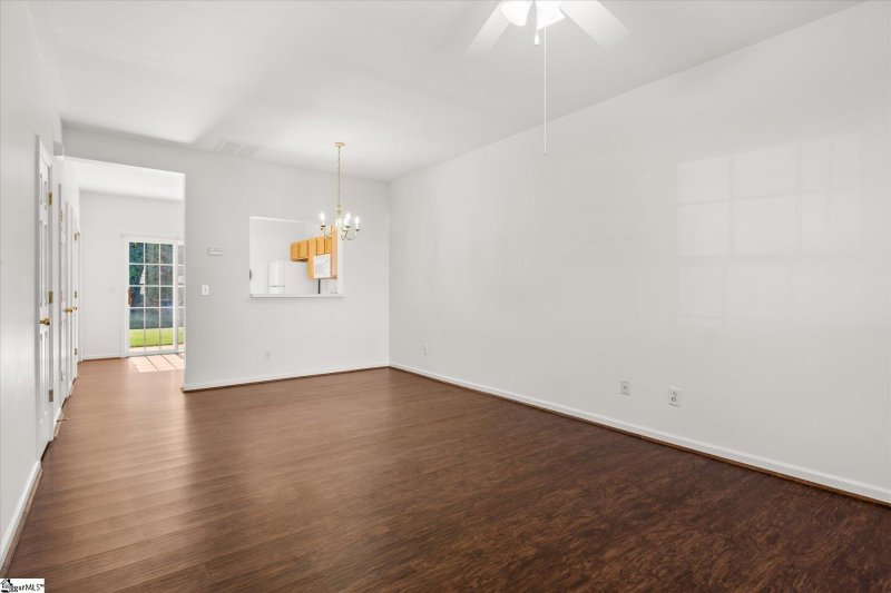 Property image 4 of 553 Waterbrook Drive in Laurel Heights, Greenville, SC 29607