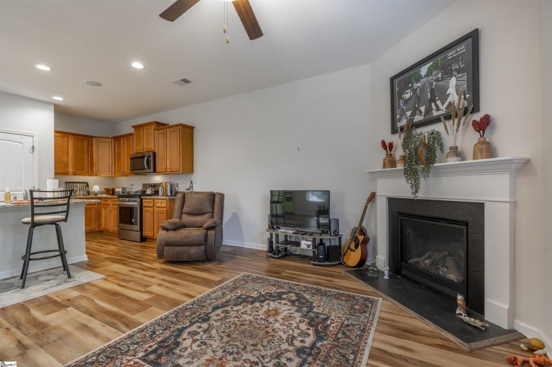 Property image 2 of 419 Cedar Bluff Way in Whispering Pines, Mauldin, SC 29662