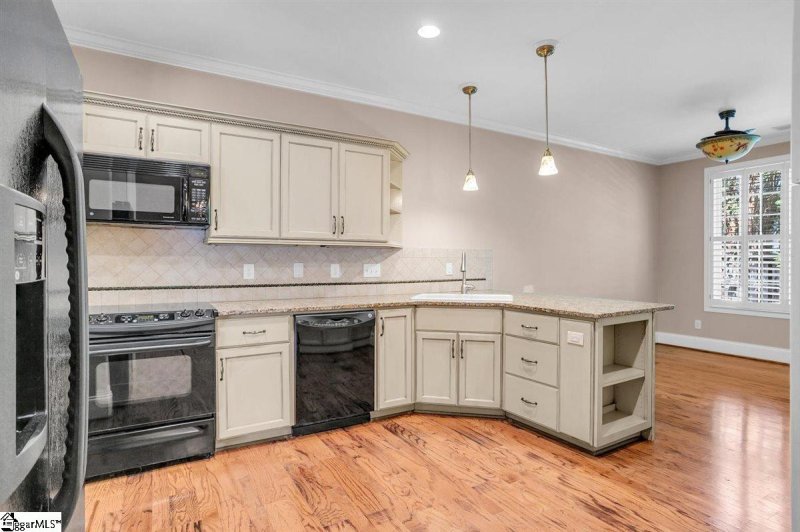 Property image 4 of 105 Wineberry Way in Kenwood, Greenville, SC 29615