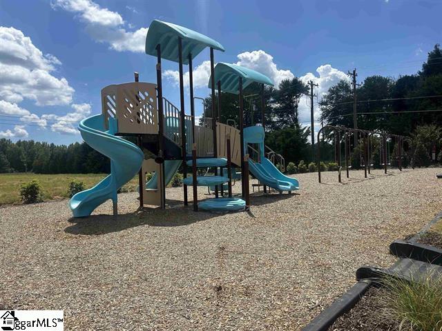 Property image 3 of 217 White Fields Avr Road in Reedy Creek Estates, Fountain Inn, SC 29644