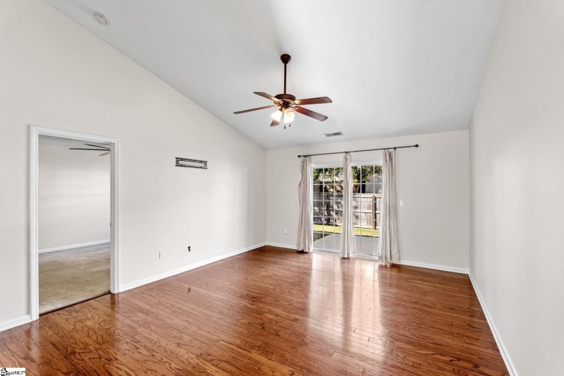 Property image 5 of 211 Bellport Drive in Maple Grove, Greenville, SC 29607