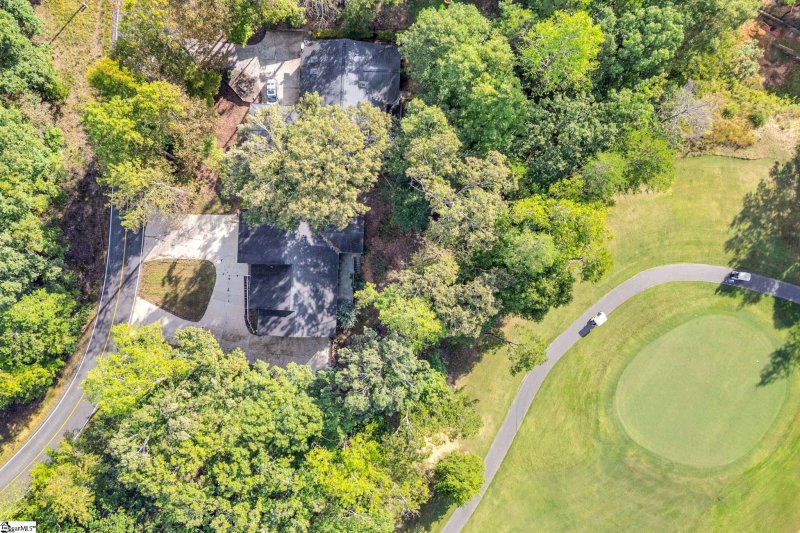 Property image 2 of 207 N Hogan Drive in Chickasaw Point, Westminster, SC 29693