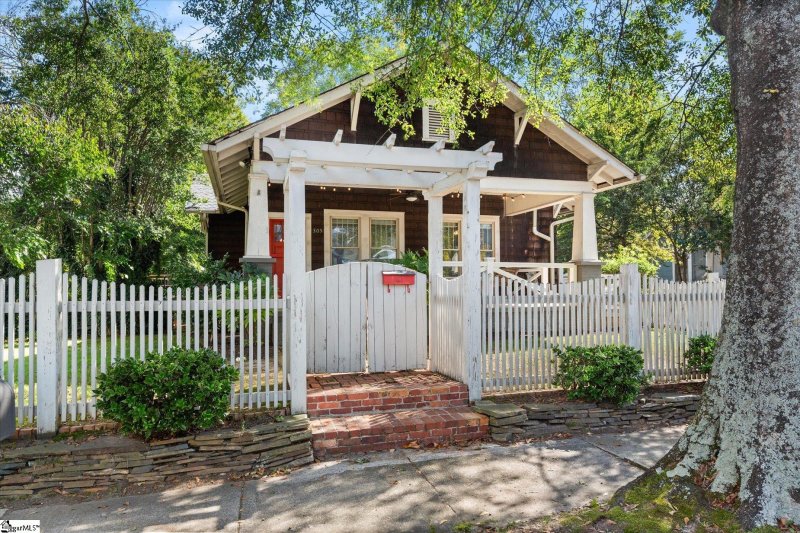 Property image 2 of 305 Smythe Street in Monaghan, Greenville, SC 29611-3591