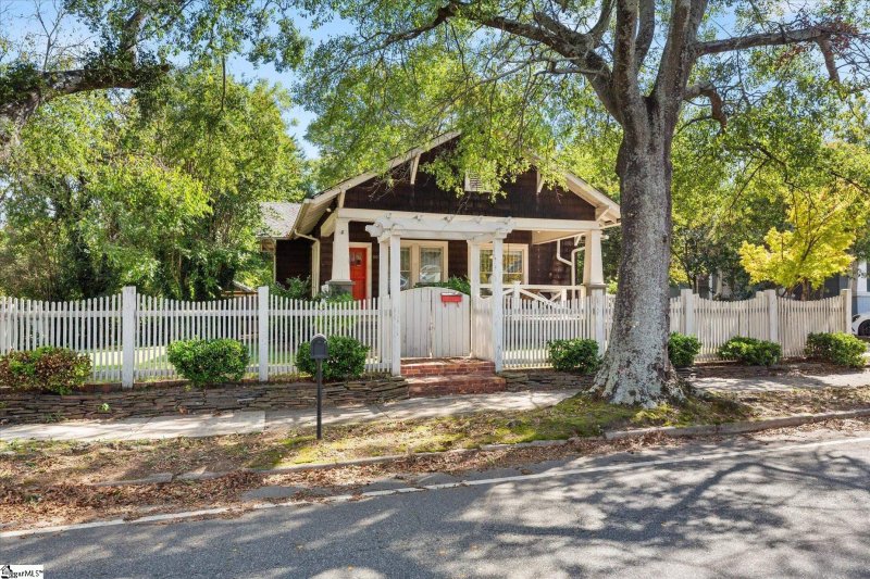 Property image 4 of 305 Smythe Street in Monaghan, Greenville, SC 29611-3591