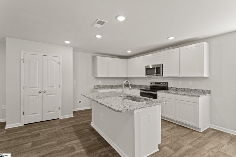 Property image 2 of 220 Green Pasture Road in Reedy Creek Estates, Fountain Inn, SC 29644