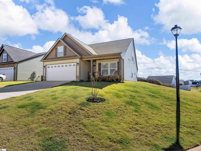 Property image 3 of 2160 Davenport Court in Hampshire Heights, Moore, SC 29369