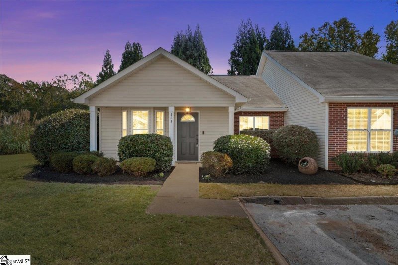 Property image 2 at 401 Crestridge Drive, Simpsonville, SC 29681