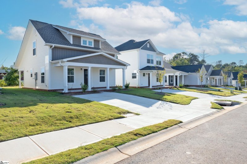 Property image 2 of 17 Thorndike Way in Lakeview at Berea, Greenville, SC 29617