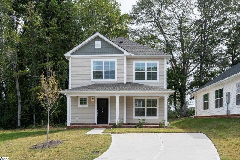 Property image 2 of 214 Waltham Court in Lakeview at Berea, Greenville, SC 29617