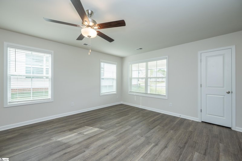 Property image 4 of 214 Waltham Court in Lakeview at Berea, Greenville, SC 29617