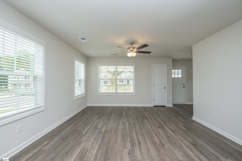 Property image 4 of 213 Waltham Court in Lakeview at Berea, Greenville, SC 29617