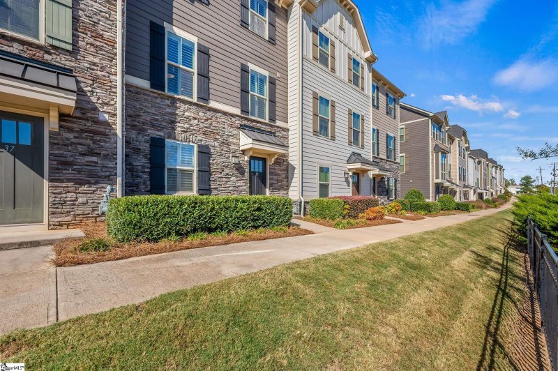 Property image 2 of 35 Itasca Drive in Highview Townes, Greenville, SC 29609
