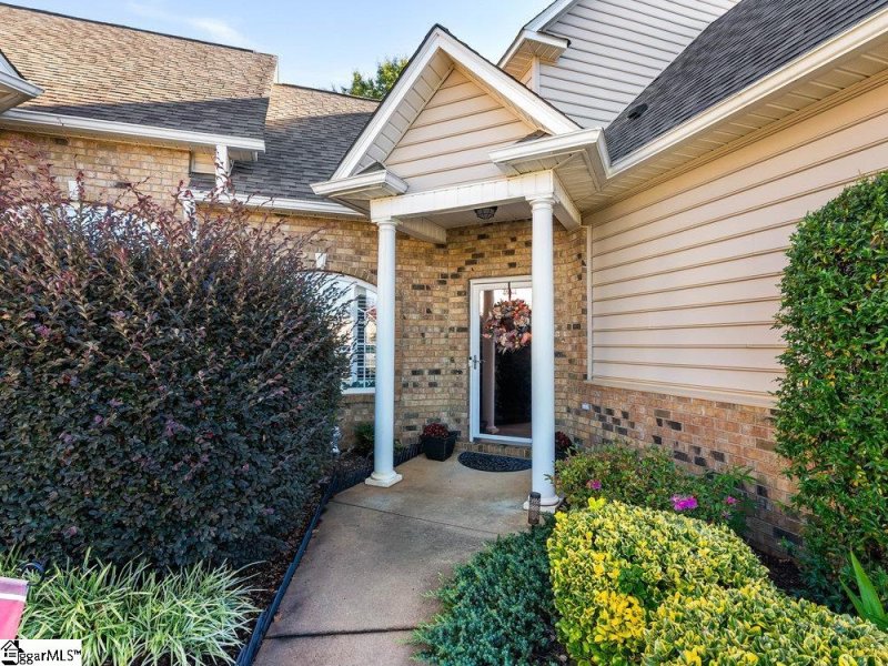 Property image 2 of 421 Clare Bank Drive in Riverwood Farm, Greer, SC 29650