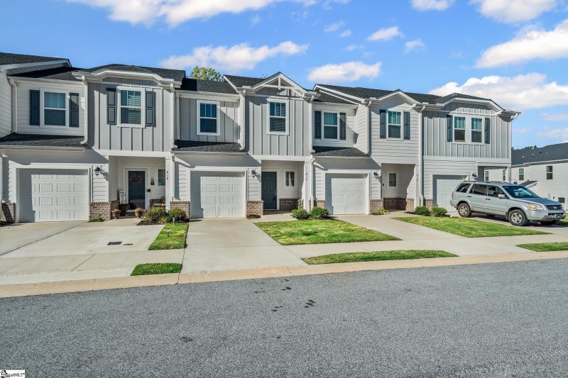 Property image 3 of 814 Thread Way in City Station Townes, Greer, SC 29651