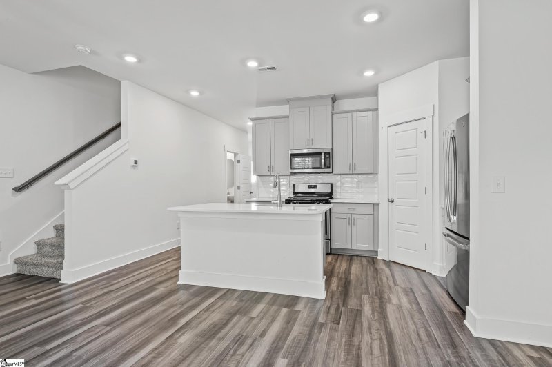 Property image 4 of 814 Thread Way in City Station Townes, Greer, SC 29651